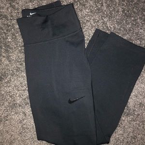 NWOT dry fit work out Capri! With leg pocket!